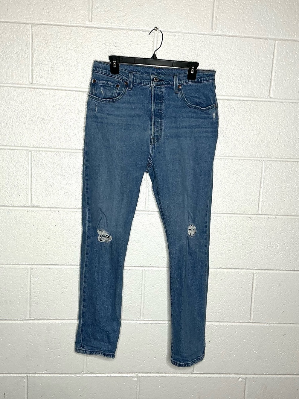 < Levi’s 501 Jeans Distressed Medium Wash With Button Fly 32” >